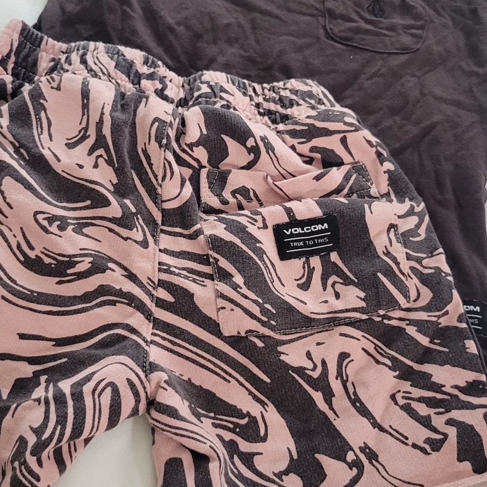 Volcom short set - Picture 4 of 4